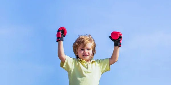 Little boy doing boxing exercise. Children boxing. Little boy sportsman at boxing training. Sports man, boxing little boy in red boxing gloves — Photo