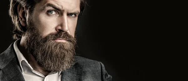 남자에 마초에 정장을 우아하고 잘생긴 턱수염을 사업가 — 스톡 사진