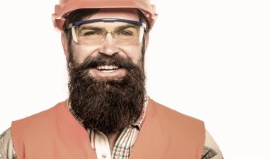 Sakallı, miğferli ya da kasklı sakallı bir işçi. İnsan üreticileri, endüstri. Bardaklar inşa ediliyor.