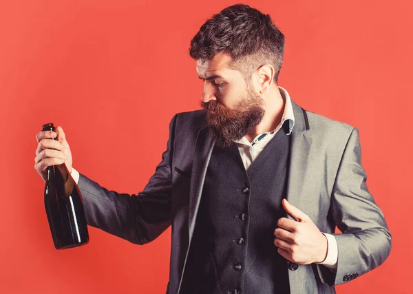 Personne Tient Une Bouteille Vin Rouge Dans Une Main Bouteille — Photo