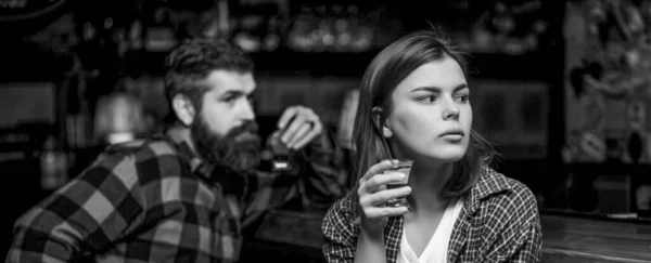 Vrouw Man Alcoholisme Een Alcoholische Vrouw Een Bar Zwart Wit — Stockfoto
