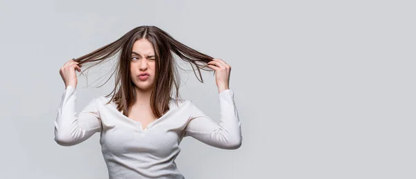 Cabello Desordenado Una Mujer Frustrada Con Mal Cabello Una Mujer —  Fotos de Stock