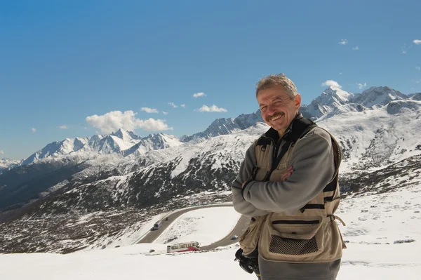 Tourist in Sichuan mountains — Stock Photo, Image