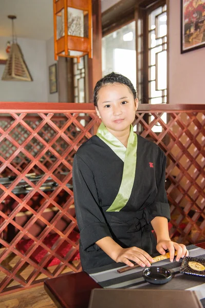 Cameriere del ristorante giapponese — Foto Stock