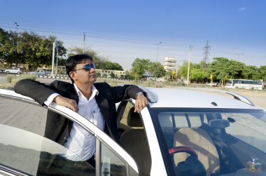 Kendine güvenen işadamı