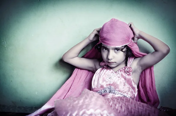 Retrato de menina asiática indiana na moda — Fotografia de Stock