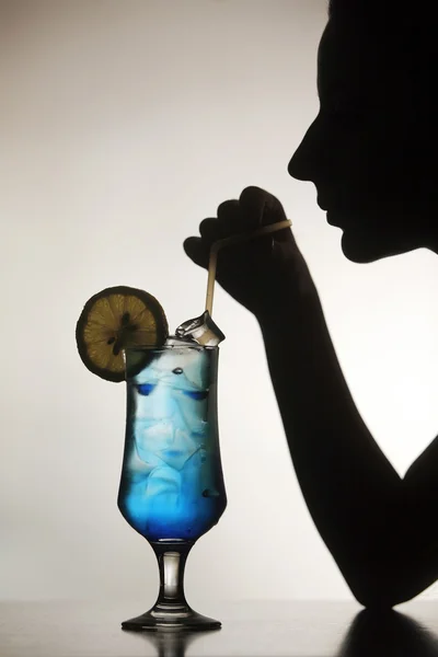 Питьевой синий — стоковое фото