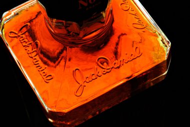 Jack Daniel'ın viski şişesi detay