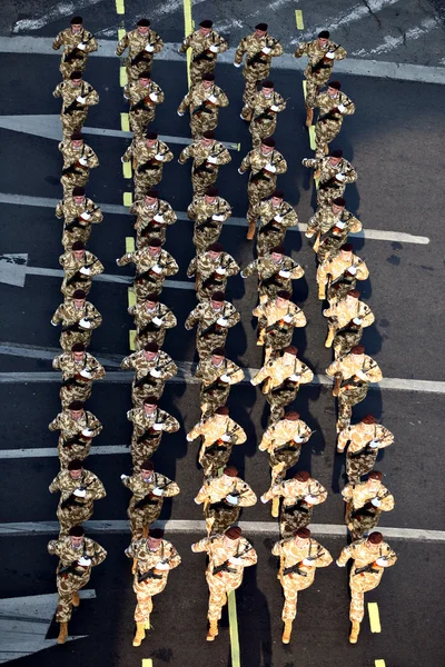 Soldiers marching — Stock Photo, Image