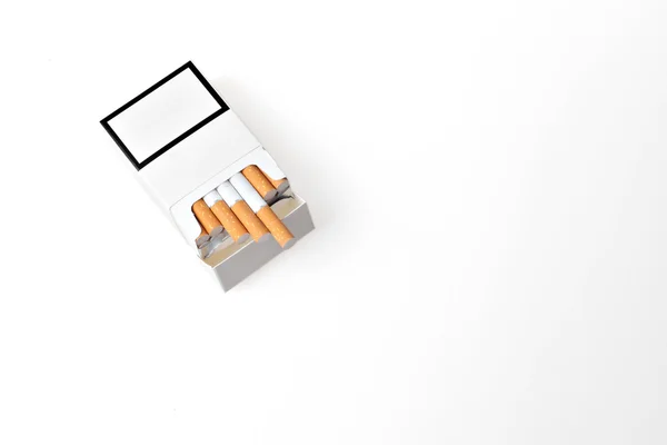 Förpackning cigaretter — Stockfoto