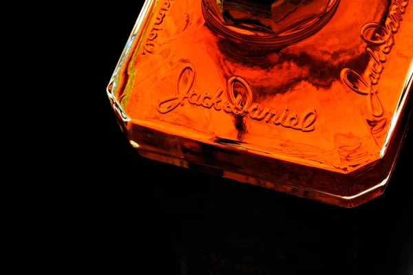杰克 Daniel 威士忌瓶详细 — 图库照片