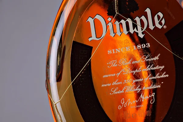 Botella de whisky escocés Dimple —  Fotos de Stock