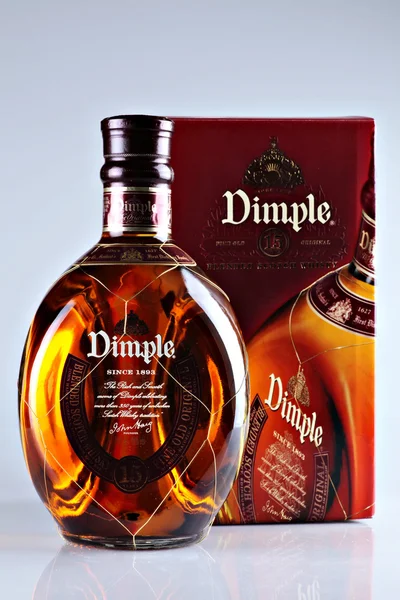 ディンプルはスコッチ ウイスキーのボトル — ストック写真