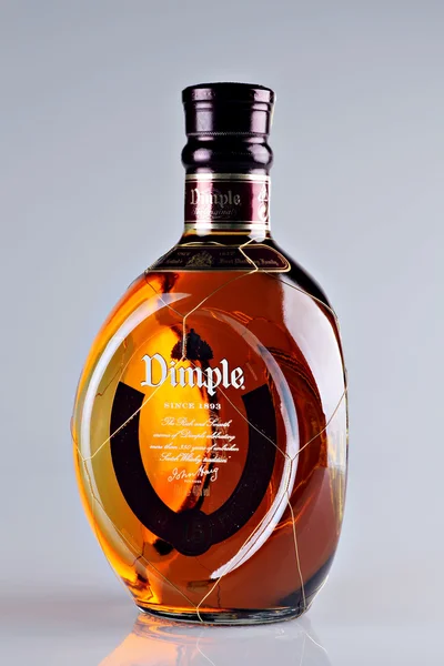 Botella de whisky escocés Dimple —  Fotos de Stock