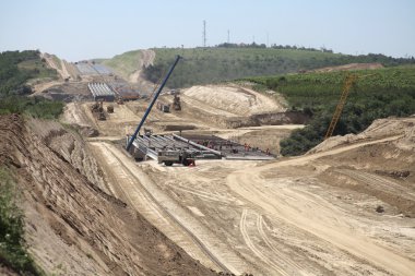 Karayolu yapım aşamasında