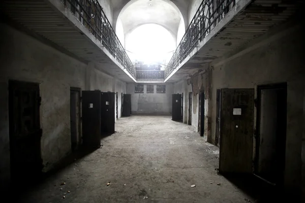 Verlaten gevangenis — Stockfoto