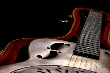 dobro gitar durumda