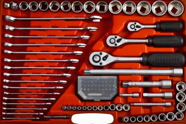 Kırmızı araç kutusu