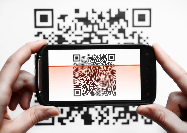 Мобильный сканер QR-кода — стоковое фото