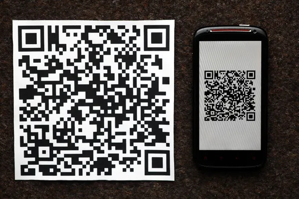 Мобильный сканер QR-кода — стоковое фото