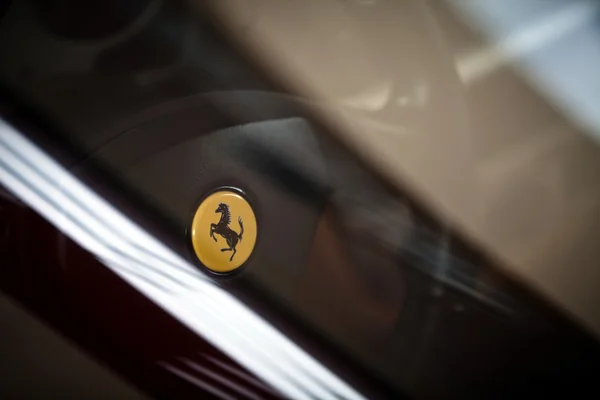 Ferrari logo — Zdjęcie stockowe