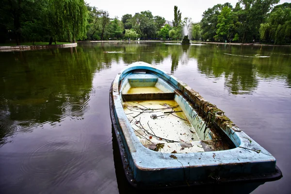 Barco abandonado — Foto de Stock