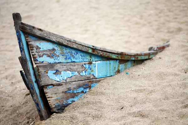 Barco abandonado — Fotografia de Stock