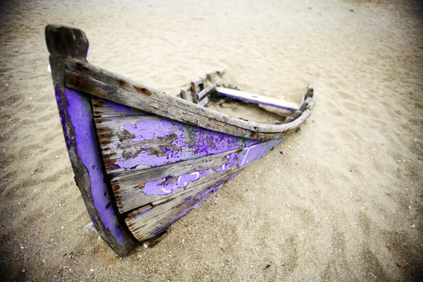 Barco abandonado —  Fotos de Stock