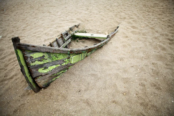 Barco abandonado — Fotografia de Stock