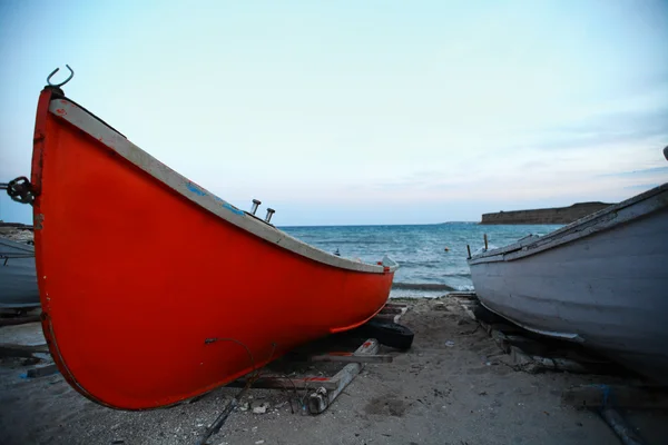 Човни біля моря — стокове фото