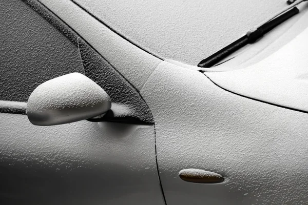 Zasněžené auto — Stock fotografie