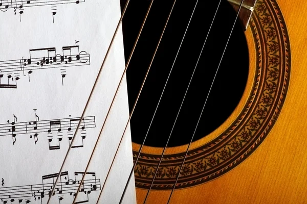 Guitarra clásica y notas —  Fotos de Stock