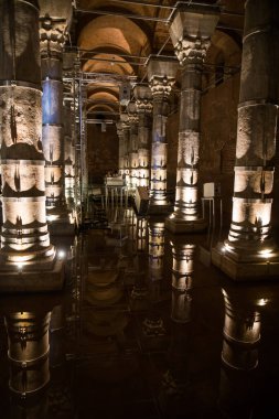 İstanbul, Türkiye 'de yer alan antik Konstantinopolis sarnıçlarından Serefiye Sarnıç (Theodosius Cistern).