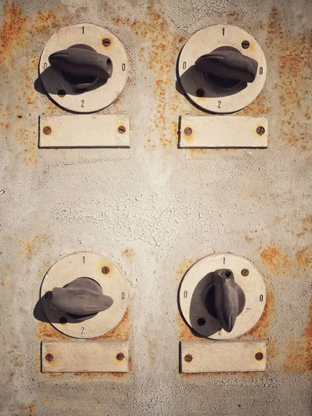 Fabrika Imalatında Birçok Düğmesi Olan Eski Anahtar Kontrol Paneli — Stok fotoğraf