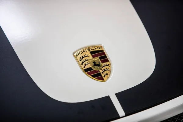 Bucharest Rumunia Października 2021 Ilustracyjny Obraz Redakcyjny Logo Porsche Samochodzie — Zdjęcie stockowe