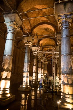 İstanbul, Türkiye 'de yer alan antik Konstantinopolis sarnıçlarından Serefiye Sarnıç (Theodosius Cistern).