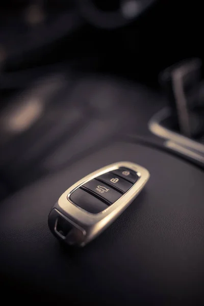 Nahaufnahme Eines Modernen Autoschlüssels — Stockfoto
