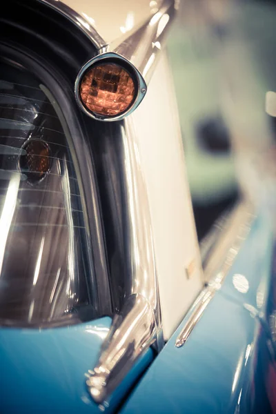 Eski Model Bir Arabanın Arka Dönüş Sinyalini Yakın Plan Çek — Stok fotoğraf