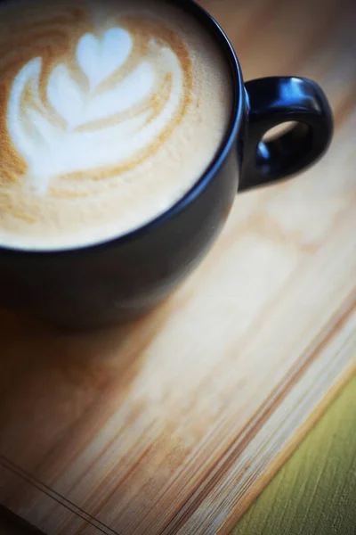 Cappuccino Caldo Tazza Posto Vassoio Legno Caffetteria Retrò — Foto Stock