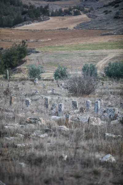 穆斯林汤姆石在一个古老的废弃墓地 — 图库照片