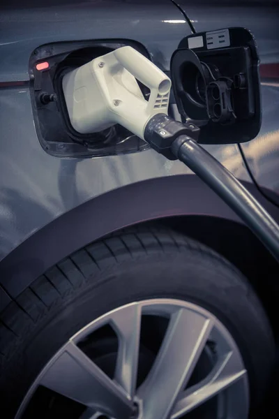 Elektrikli Bir Arabanın Şarj Prizinin Yakın Çekimi — Stok fotoğraf