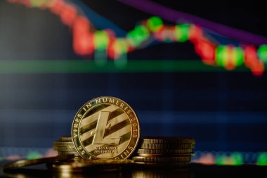 Mum çubuğu grafik grafiği ve dijital arkaplanı olan Litecoin kripto para birimini yığın veya yığın.