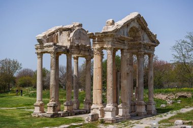 Aphrodisias Antik Kenti 'ndeki Tetrapylon kalıntıları, Aydn yakınlarındaki Helenistik erken dönem Romalıları, Türkiye' nin batısında.