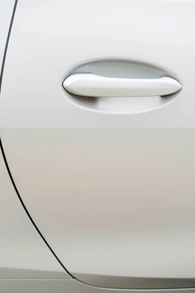 Feche Tiro Uma Maçaneta Porta Moderna Carro Branco — Fotografia de Stock
