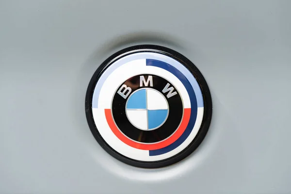 イタリアのコモ 2022年5月22日 車の新しいMシリーズBmwロゴのイラスト編集画像 — ストック写真