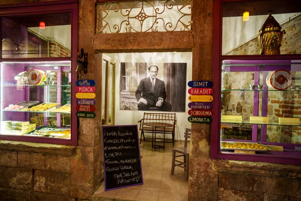 Ayvalik Turkey April 2022 Portrait Mustafa Kemal Ataturk Hangs Shop — Stock Photo, Image