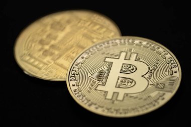 Altın Bitcoin dijital kripto para biriminin yakın plan görüntüsü.