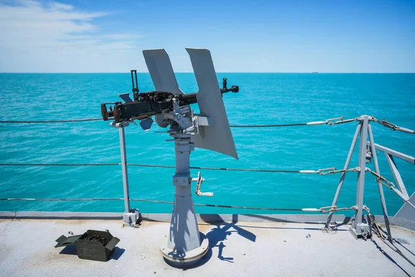 Цветное Изображение Автоматического Пулемёта Палубе Военного Корабля Море Лицензионные Стоковые Фото