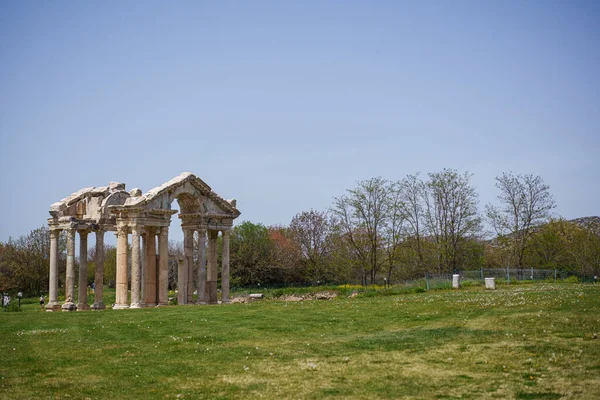 Ruiny Tetrapylonu Starożytnym Mieście Afrodyzji Późny Hellenistyczny Wczesny Rzymski Niedaleko — Zdjęcie stockowe