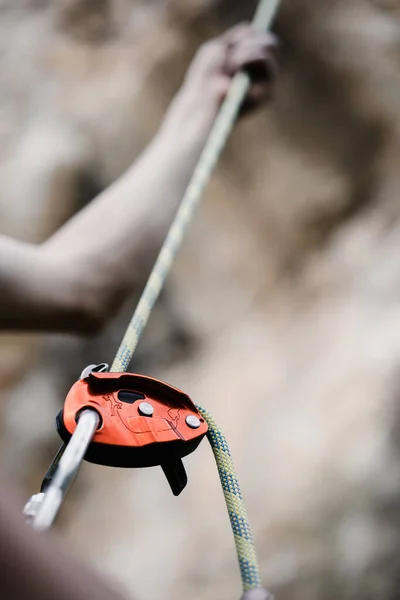 Close Shot Man Hands Operating Rock Climbing Assisted Belaying Device — Stock Photo, Image